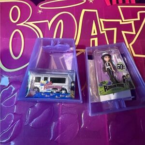 Series 4 Bratz Purple Fashion Doll Set